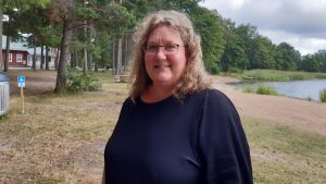 Viveca Smeds-Aalto ser gärna att turisterna stannar längre i skärgården. Viveca Smeds-Aalto, informationssekreterare vid Pargas stad.