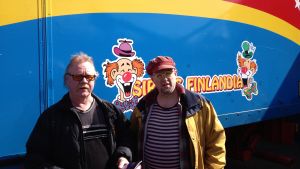 Informatör Jouni Aalto och konferenciär Pekka von Cräutlein. Informatör Jouni Aalto och konferenciär Pekka von Cräutlein på Sirkus Finlandia 2014.