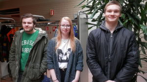 Studerande vid Optima. Anton Mattfolk, sofie andersson och Isak Rak från Bil 15, åk 1 vid Optima