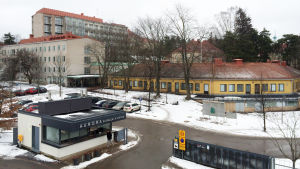 Aurora sjukhus år 2015, när den psykiatriska jouren stängde. Aurora sjukhus i Helsingfors. Den psykiatriska jouren vid Aurora sjukhus stängs.