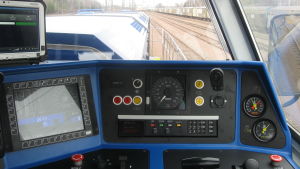Förarplatsen i ett av Fenniarails diesellok. Förarhytten i ett diesellok tillhörande privatägda FenniaRail, april 2016.