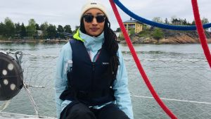 På Hangöregattan blev sommarens bästa festkväll till livets största förnedring. Maïmouna Jagne-Soreau på segelbåt.