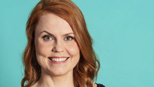 Ulla Virtanen är förutom komiker, också skådespelare och imitatör. ulla virtanen