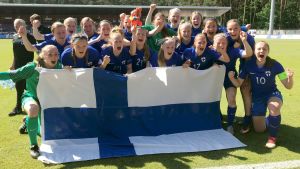 Finlands U17-flickor firar VM-platsen, EM 2018.