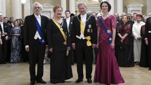 Pentti Arajärvi, Tarja Halonen, Sauli Niinistö och Jenni Haukio. Två tidigare presidentpar på slottsbalen.