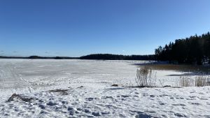 På vintern är Kräkelsundet inte lika livligt. Kräkelsundet i Tolkis på vintern.
