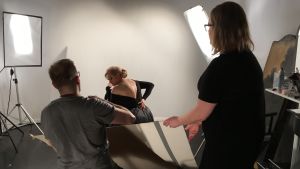 En lyckad fotosession handlar om tillräckligt med ljus. En fotosession med Anu Sinisalo som Marilyn Monroe.