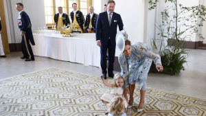 Prinsessan Madeleine, maken Chris O'Neill och barnen Leonore och Nicolas. Prinsessan Madeleine och hennes familj.