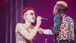Tärkeä osa Years & Yearsin show'ta syntyi Olly Alexanderin ja tanssijoiden välisestä kemiasta. Olly Alexander ja tanssija Ruisrockissa.
