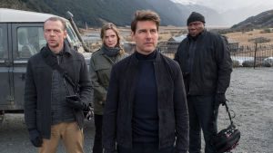 Ethan Hunt (Tom Cruise) tillsammans med sitt team, Benji (Simon Pegg), Ilsa (Rebecca Ferguson) och Luther (Ving Rhames). Mission Impossble teamet står tillsammans, Ethan Hunt (Tom Cruise), Benji (Simon Pegg), Ilsa (Rebecca Fergusson) och Luther (Ving Rhames).
