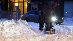 Fotgängare i Helsingfors tisdagen den 29.1. Morgontrafik i Helsingfors tisdagen den 29.1.2019