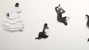 Frida Orupabo använder sig av kollage och hennes verk liknar pappersdockor. Verk av norska Frida Orupabo på Venedigbiennalen 2019.