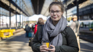 Jenniina Vaara understöder fler kontrollerade avverkningar. Jenniina Vaara på Helsingfors järnvägsstation.