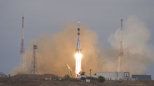 Sojuzraket skjuts upp från kosmodromen i Bajkonur, ryska Roscosmos hemmaplan. Rysk Sojuzraket skjuts upp från kosmodromen i Baikonur, ryska Roscosmos hemmaplan.