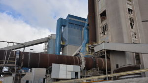 Från Finnsementti i Pargas transporteras cement till många orter i Finland. Cementfabrik i Pargas.