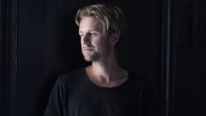 Johan Anderbergs bok Flocken har väckt en hel del diskussion. Författarporträtt på Johan Anderberg.