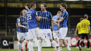 Spelarna i Inter firar Martti Haukiojas 2–0-mål. Inter firar Martti Haukiojas 2–0-mål.
