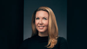 Lina Brouneus, direktör för licensiering och samproduktioner för Nordeuropa på Netflix, berättar att de försöker erbjuda ett brett utbud. Lina Brouneus, direktör för licensiering och samproduktioner för Nordeuropa på Netflix.