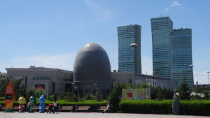 Kazakstans huvudstad Nur-sultan är känd för sin fantasifulla arkitektur Kazakstanss huvudstad Nur-sultan är känd för sin fantasifulla arkitektur