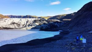 Det blir allt svårare att ta sig till och upp på glaciärer Glaciären Sólheimajökull i Island