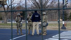 Hela centrum av Washington DC är avspärrat, överallt står poliser och soldater Avspärrningar i Washington DC