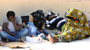 Nästan 600 000 migranter i Libyen väntar på en chans att ta sig över Medelhavet till Europa Migranter i Libyen.