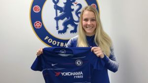 Adelina Engmans Chelseatröja är på väg till Reso. Adelina Engman är ambassadör för #ligatipset2019