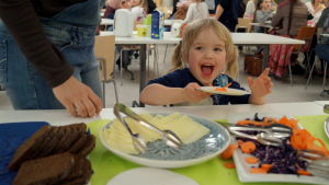 Karleby stads kosthållsenhet tillreder mat både till dags och skolor. Grönsaksglädje på inspirationskvällen.