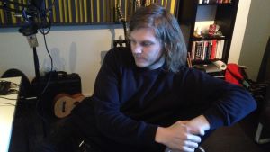 Axel Ehnström slog i tiden igenom som Paradise Oskar när han företrädde Finland i schlagertävlingen Eurovision Song Contest 2011. Axel Ehnström i studion
