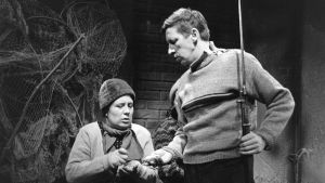  Näyttelijät Ritva Valkama (Martta) ja Veijo Pasanen (Lennu) tv-draamassa Lennu (1967). 