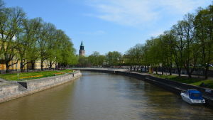 På grund av säkerheten kommer Stafettkarnevalsdeltagarna inte att springa längs med ån i gatustafetten. Aura å.