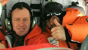 Denis Urubko (v) och en grupp elitklättrare flög till K2 med helikopter för att rädda den franska klättraren Elisabeth Revol. Denis Urubko (v) och en grupp elitklättrare flög till K2 med helikopter för att rädda den franska klättraren Elisabeth Revol.