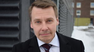 Barnombudsman Tuomas Kurttila var i kontakt med social- och hälsovårdsministeriet på fredagen. Tuomas Kurttila är barnombudsman i Finland.