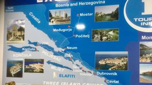 Hundratals resebyråer är aktiva i den dalmatiska skärgården. Karta över korta kryssningar i kroatiska skärgården.