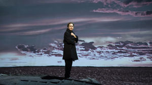 Jenny Carlstedt som Irina Gyllen. Jenny Carlstedt som Irina Gyllen i operan Jää (Is).