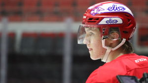 Anton Lundell noterades i HIFK för 9 + 10 = 19 poäng på 38 matcher. HIFK:s centerforward Anton Lundell