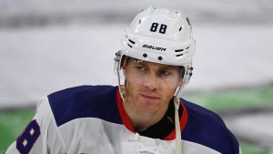 På måndagskvällen ställs Kaapo Kakko mot sin idol Patrick Kane. På måndagskvällen ställs Kaapo Kakko mot sin idol Patrick Kane.