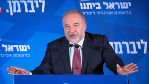 Avigdor Lieberman talade till sina anhängare på en valvaka i Jerusalem på tisdag kväll. Avigdor Lieberman talar till sina anhängare på en valvaka i Jerusalem på tisdagen den 17
