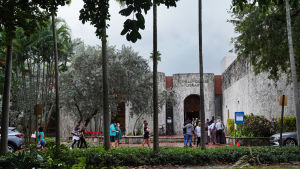 Biblioteket i Coral Gables fungerar som vallokal. Vallokal i Coral Gables i Miami, Florida.