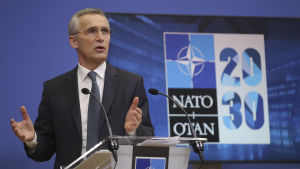 Natos generalsekreterare Jens Stoltenberg vid en digital presskonferens inför försvarsministermötet på onsdag och torsdag. 