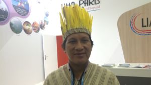 Fermin Chimatani Tayori representerar harakbut-folket i Peru. Fermin Chimatani Tayori representerar harakbut-folket i Peru