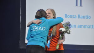 Victoria Lindgren från Optima vann guld i konditorklassen Victoria Lindgren från Optima i Jakobstad fick guldmedalj i Mästare 2017 tävlingen