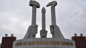 Det nordkoreanska Arbetarpartiets monument utanför partihögkvarteret i Pyongyang Det nordkoreanska Arbetarpartiets monument utanför partihögkvarteret i Pyongyang