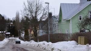 Gamla trähuskvarter till exempel i Karis borde ha en A1-märkning som fastställer deras kulturhistoriska värde, anser Simon Store. Trähusområde i Karis.
