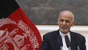 President Ashraf Ghani säger att beslutet om fångutväxling var nödvändigt men beklagligt President Ashraf Ghani höll ett direkt sänt tal i tv då raketer landade nära presidentens palats