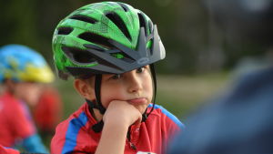 Paus på plats på Larsmo IF:s träning. Larsmo IF-junior på träning i terrängcykling.