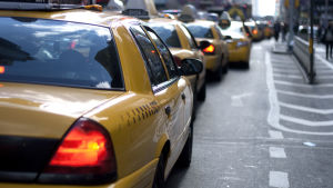 Taxibranschen har blivit allt tuffare i New York Lång rad av gula taxin i New York