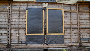 LHH önskar att fler hus skulle genomgå omfattande renoveringar. Illustrerande bild. Trähus under renovering.