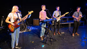 Gruppen The WaLe's uppträder på Grand Beat 2019. Vinnargruppen består av medlemmarna Felicia Wadenström, Simon Wadenström, Elias Knaapinen, Vide Lerviks och Birk Lerviks. Gruppen The WaLe's uppträder på Grand Beat 2019. Vinnargruppen består av medlemmarna (från vänster): Felicia Wadenström, Simon Wadenström, Elias Knaapinen, Vide Lerviks och Birk Lerviks.