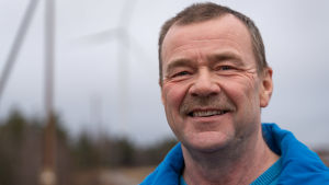 Dan Norrgård i Oravais har två vindmöllor och snart ska en till byggas. Dan Norrgård i Oravais har två vindmöllor och får snart en till.